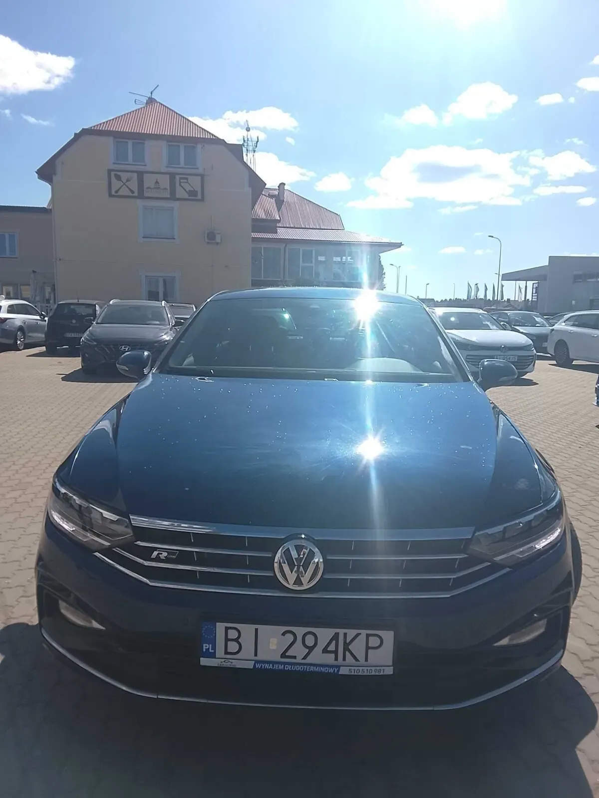 Volkswagen Passat B8 R-Line, rok 2022, zdjęcie 2